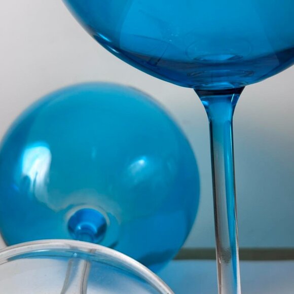 2 Crate & Barrel Gem Wine Glasses – Aqua Balloon Style – 21 oz – Pair Made in Sl - Picture 9 of 10